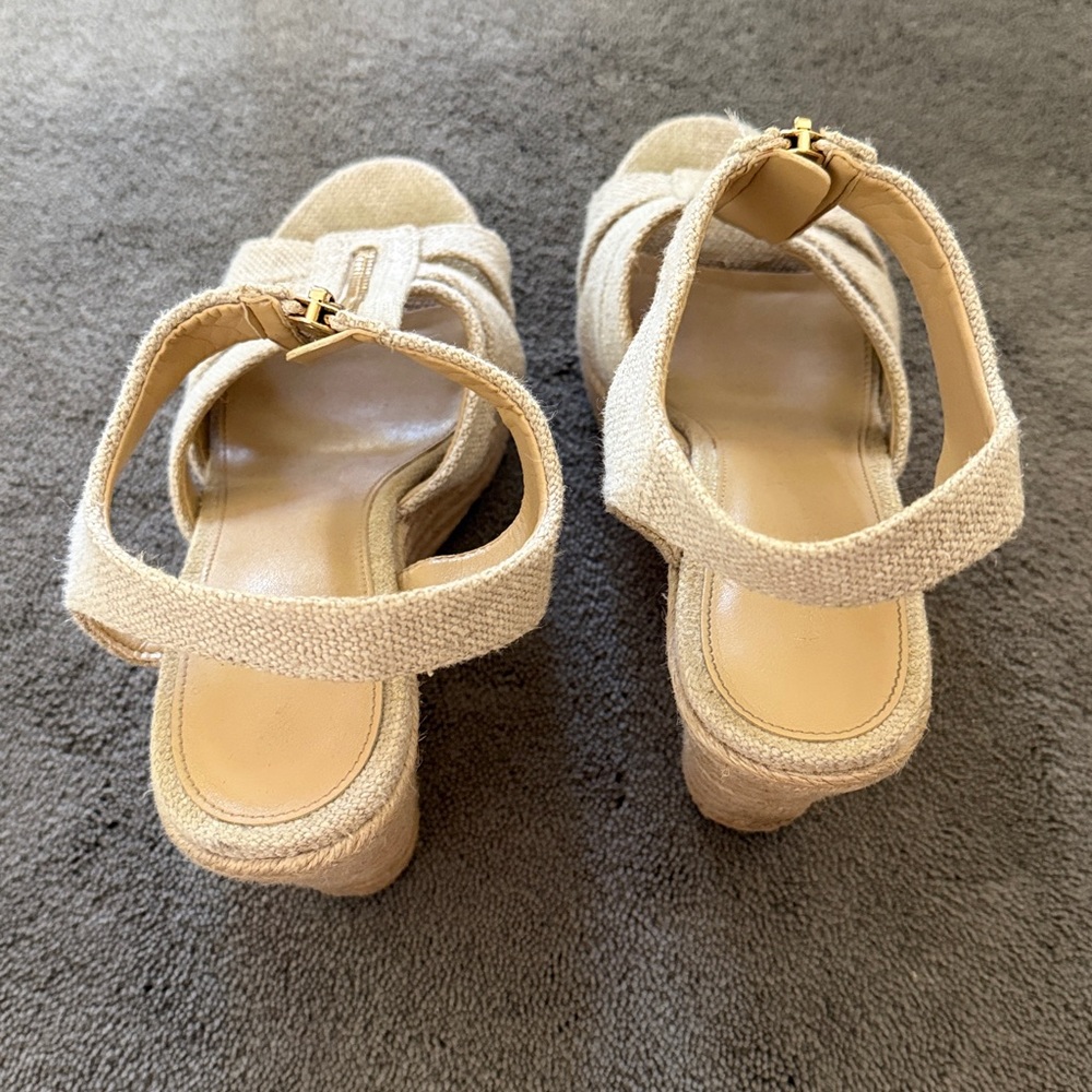 Michael Kors Crème Wedges - Picture 9 of 10